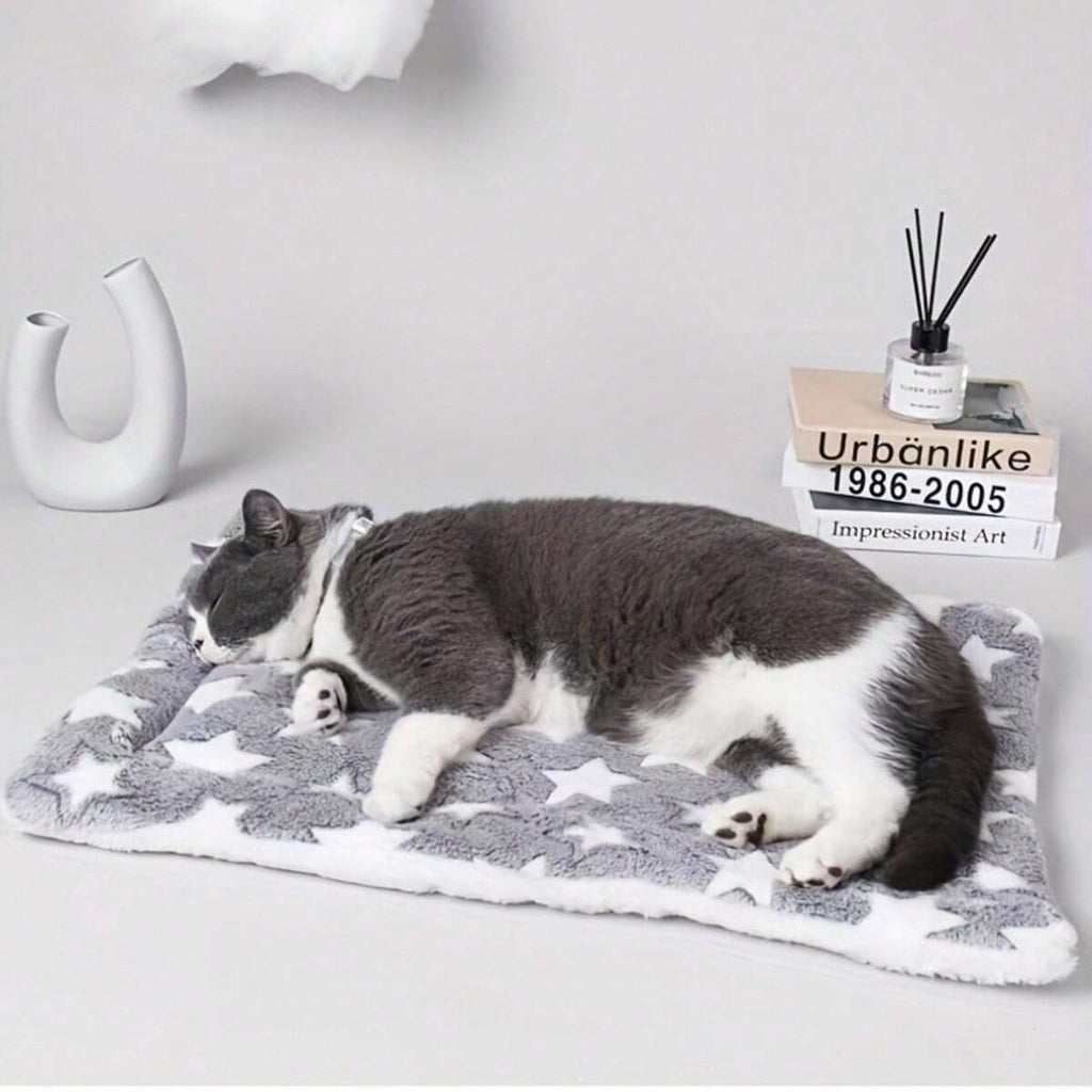 Pet Warm Thickened Mats, Premium Plush Flannel Cushion Indoor Plush Cat Blankets