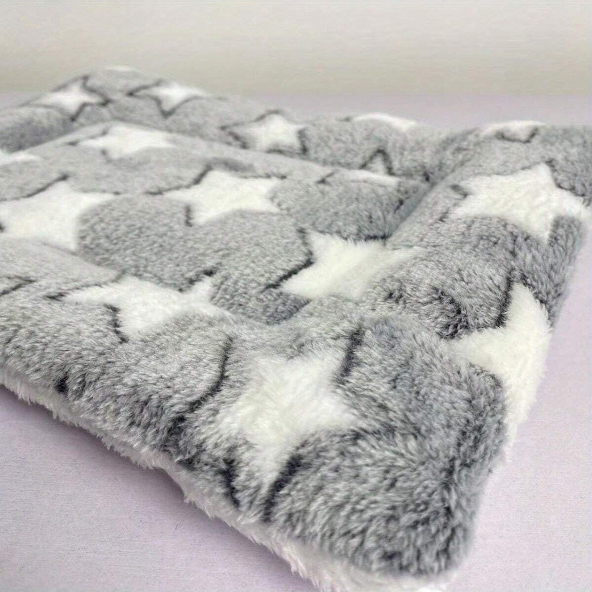 Pet Warm Thickened Mats, Premium Plush Flannel Cushion Indoor Plush Cat Blankets