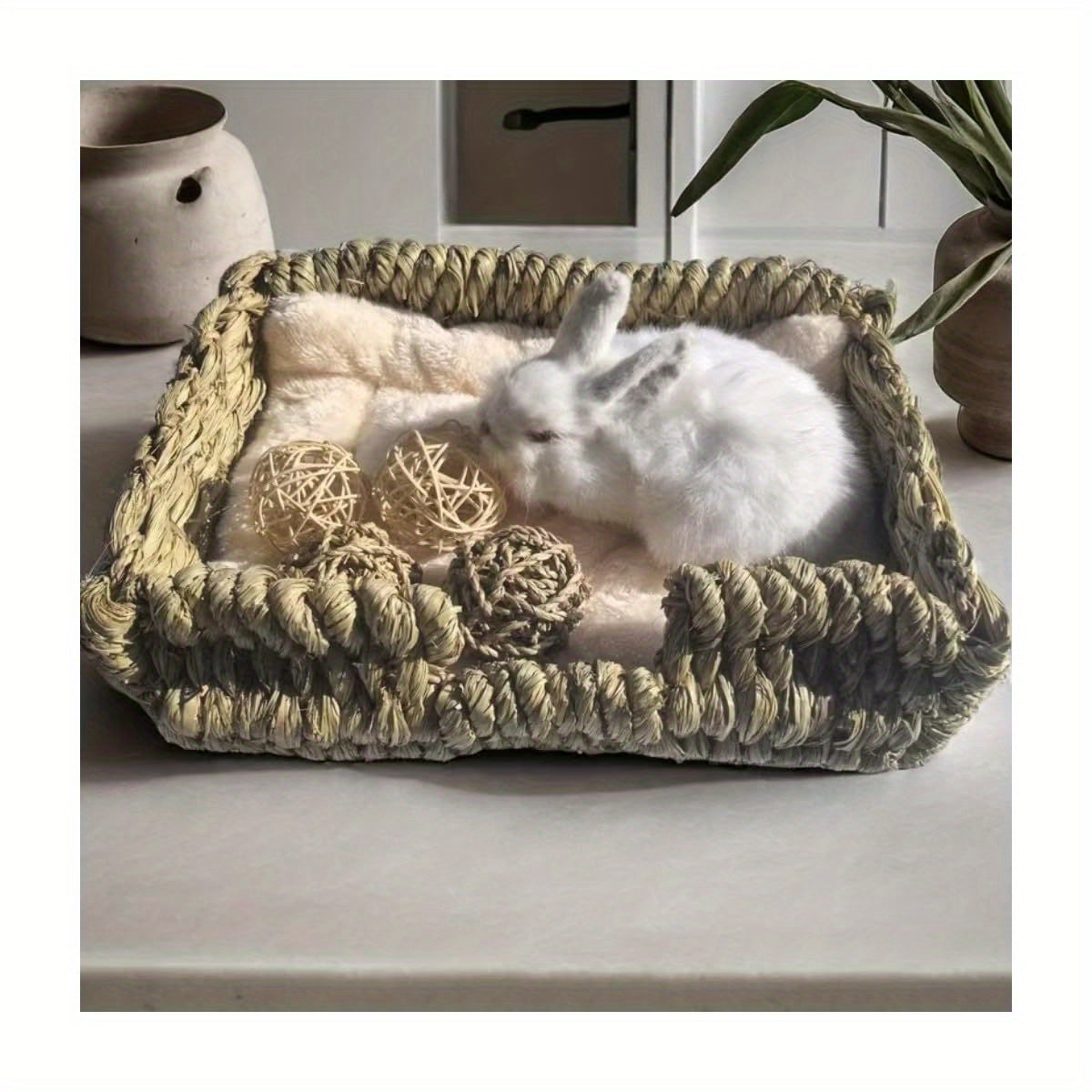 Natural Seaweed Pet Bed with Plush Cushion, 4 Woven Balls, Handmade Tetragonal Pet Basket, Cozy Indoor Den for Rabbits, Cats and Small Dogs